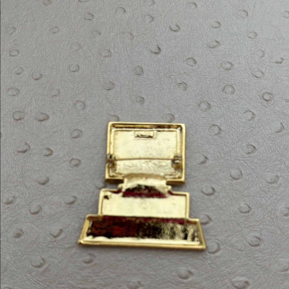 Gold Computer Pin - Picture 2 of 2